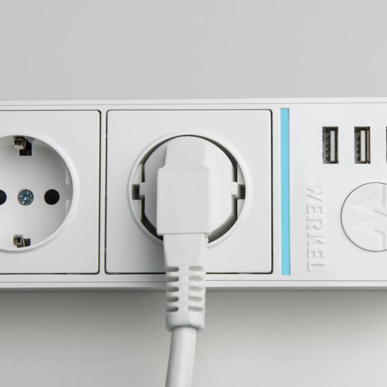 Розеточный блок 4-х местный с USB зарядкой тип А 4х2К+З/3хUSB провод 1,7 м. Цвет Белый. Werkel(Веркель). W6514901 / a039974