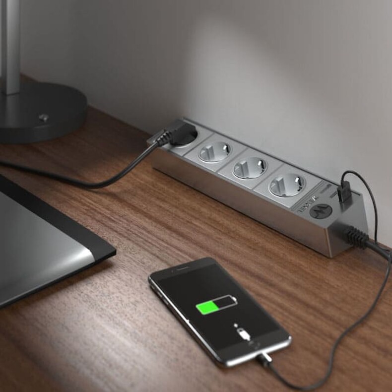 Розеточный блок 4-х местный с USB зарядкой тип А 4х2К+З/3хUSB провод 1,7 м. Цвет Серебряный / серебряный рифлёный. Werkel(Веркель). W6514945 / a039976