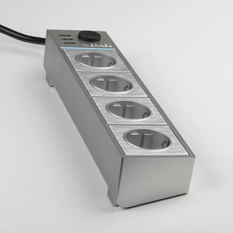 Розеточный блок 4-х местный с USB зарядкой тип А 4х2К+З/3хUSB провод 1,7 м. Цвет Серебряный / серебряный рифлёный. Werkel(Веркель). W6514945 / a039976
