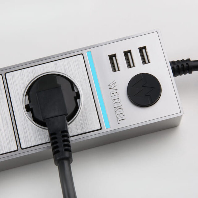Розеточный блок 4-х местный с USB зарядкой тип А 4х2К+З/3хUSB провод 1,7 м. Цвет Серебряный / серебряный рифлёный. Werkel(Веркель). W6514945 / a039976
